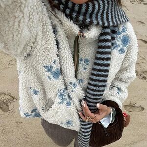 Simons Blue Flowers Fleece Sweatshirt